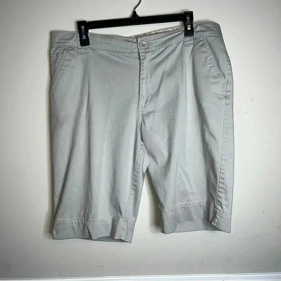 IZOD womens shorts sz 14 - Picture 1 of 3